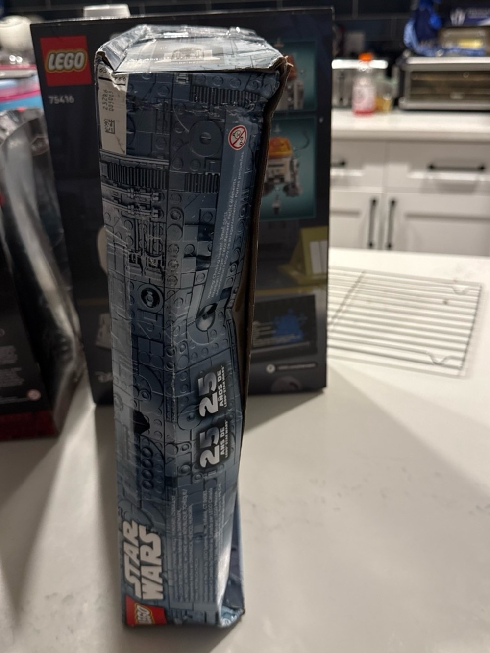 LEGO Star Wars R2-D2 Model - White & Blue - Picture 3 of 4